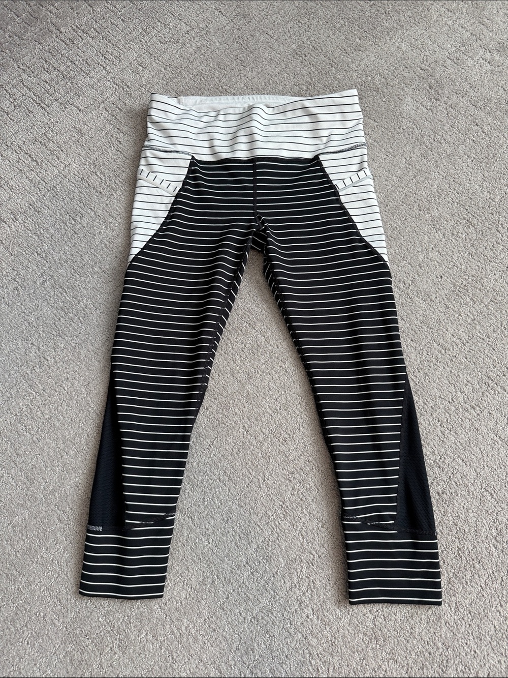 Athleta Relay Stripe 2.0 Crop Capri Leggings - Medium